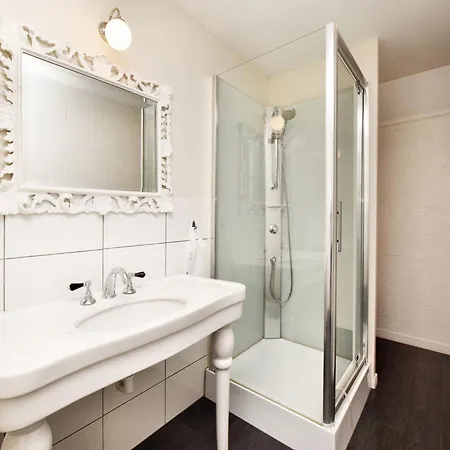 Holiday home Fine Group House With Sauna Garden, Cleaning Included Chiny